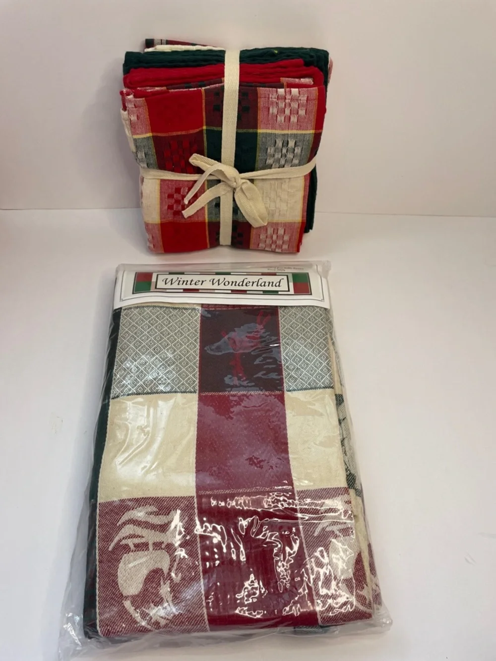 NWT SET OF WONDERLAND Plaid Holiday Kitchen Towels & Tablecloth.
